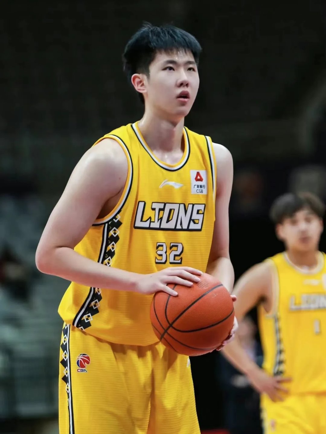 清晨广厦男篮调整名单以备德国杯，再遭质疑环节打磨，话题不断，临场指挥获称赞的简单介绍