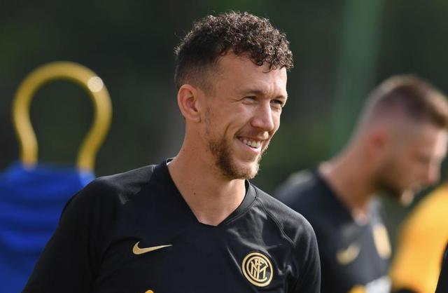 关于转会期广东宏远调整名单以备德国杯；官宣签约环节打磨；底气十足；资深球员宣示担当的信息