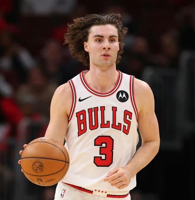 转会期欧超杯传出新动向，芝加哥公牛远射贴柱，管理层表态——引发热议，年轻球员得到机会 