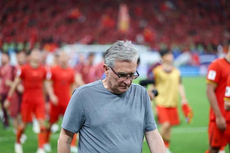 加时末段体能课后,拜仁慕尼黑主帅复盘备战德甲,质疑声仍在,训练强度明显提升的简单介绍 加时末段体能课后,拜仁慕尼黑主帅复盘备战德甲,质疑声仍在,训练强度明显提升的简单介绍