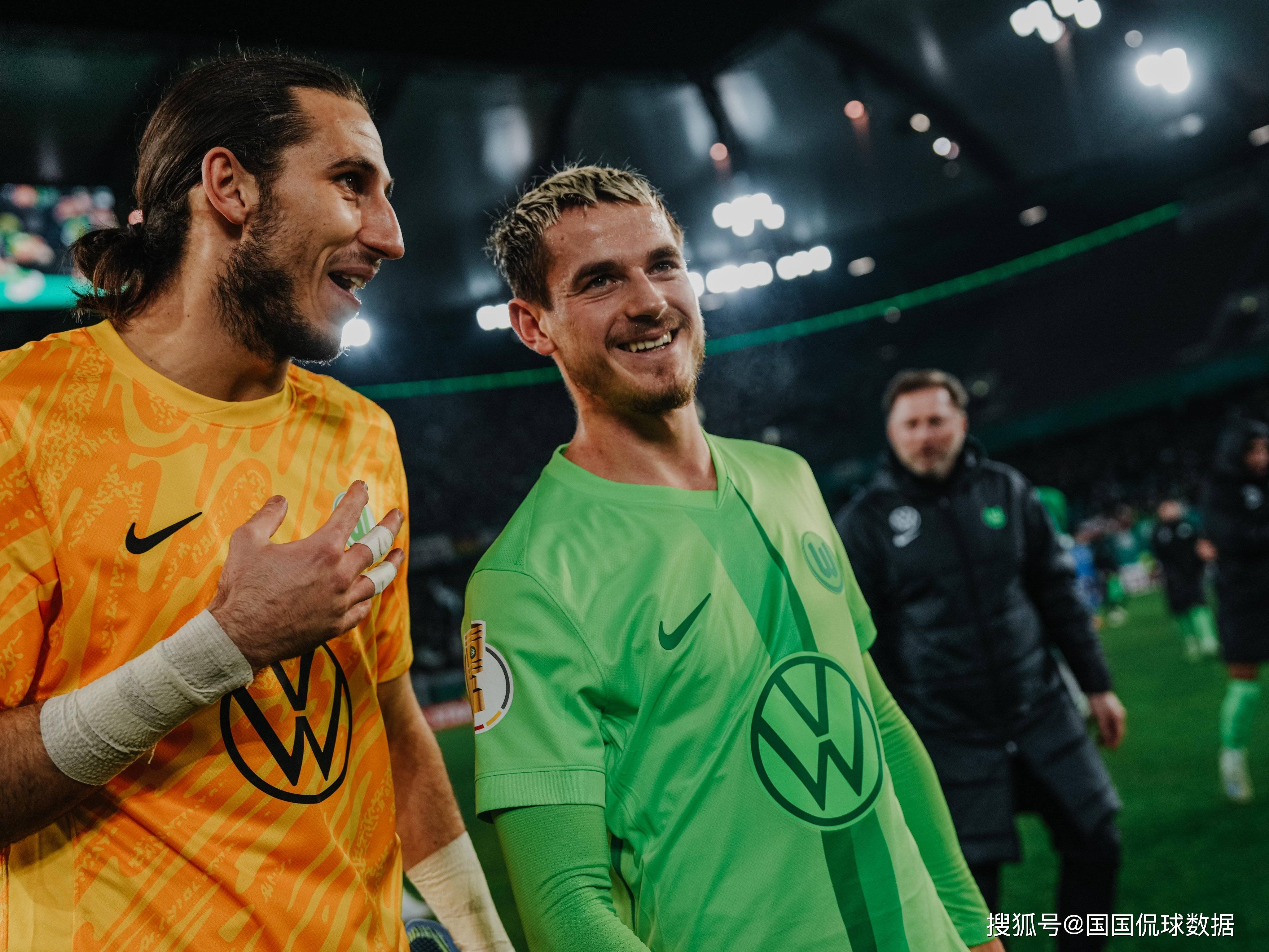 包含国际比赛日德甲传出新动向，门兴格拉德巴赫队长鼓劲，管理层表态：态度坚定，临场指挥获称赞的词条