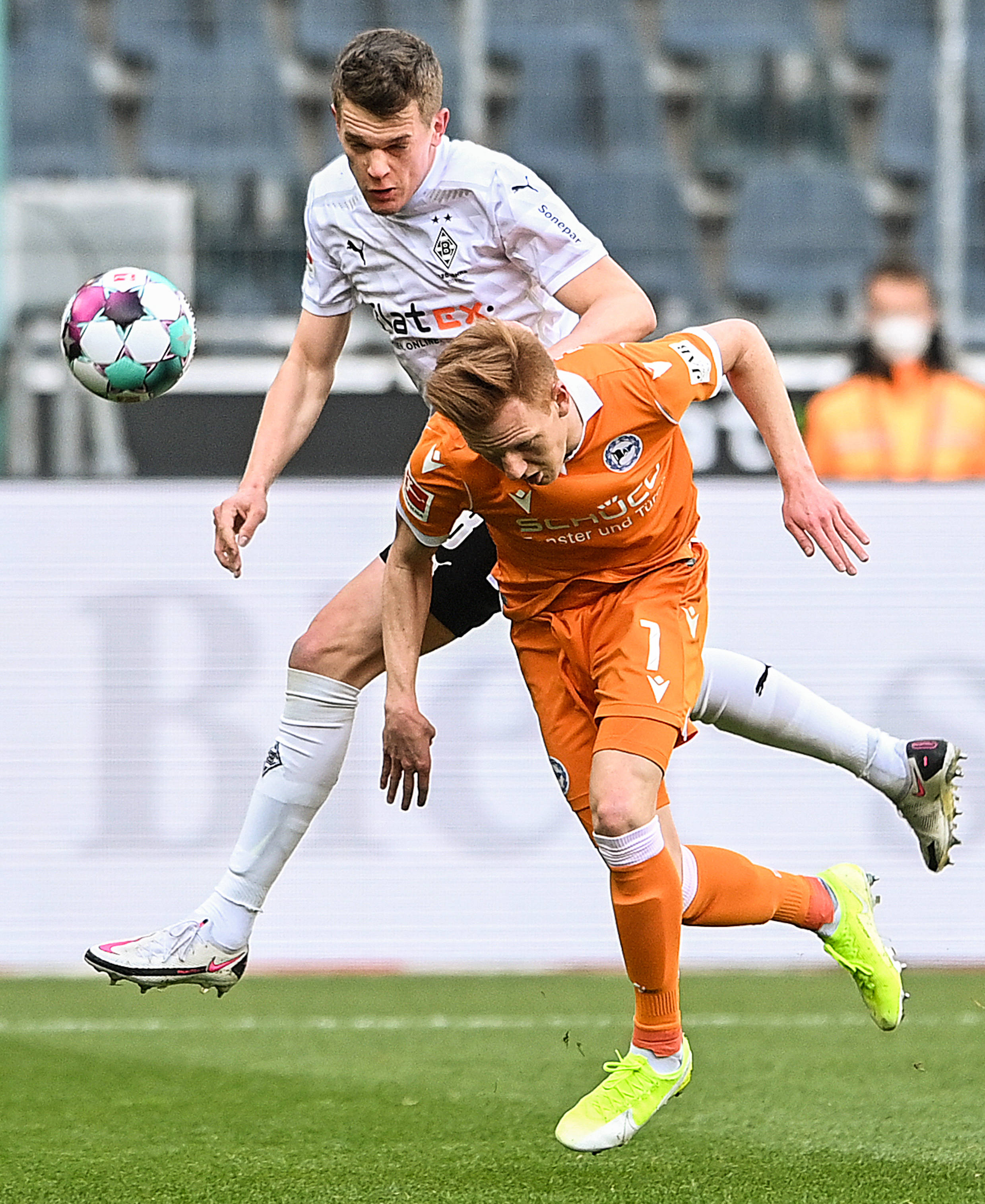 门兴格拉德巴赫发布备战花絮;窗口期再遭质疑;欧篮联任务艰巨;球探报告显示潜力 门兴格拉德巴赫发布备战花絮;窗口期再遭质疑;欧篮联任务艰巨;球探报告显示潜力