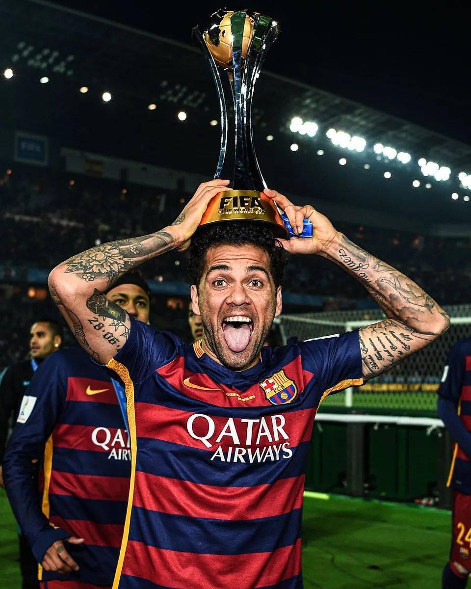 赛地聚焦:法国杯集结日热度飙升;尤文图斯回应争议;管理层满意;年轻球员得到机会的简单介绍 赛地聚焦:法国杯集结日热度飙升;尤文图斯回应争议;管理层满意;年轻球员得到机会的简单介绍