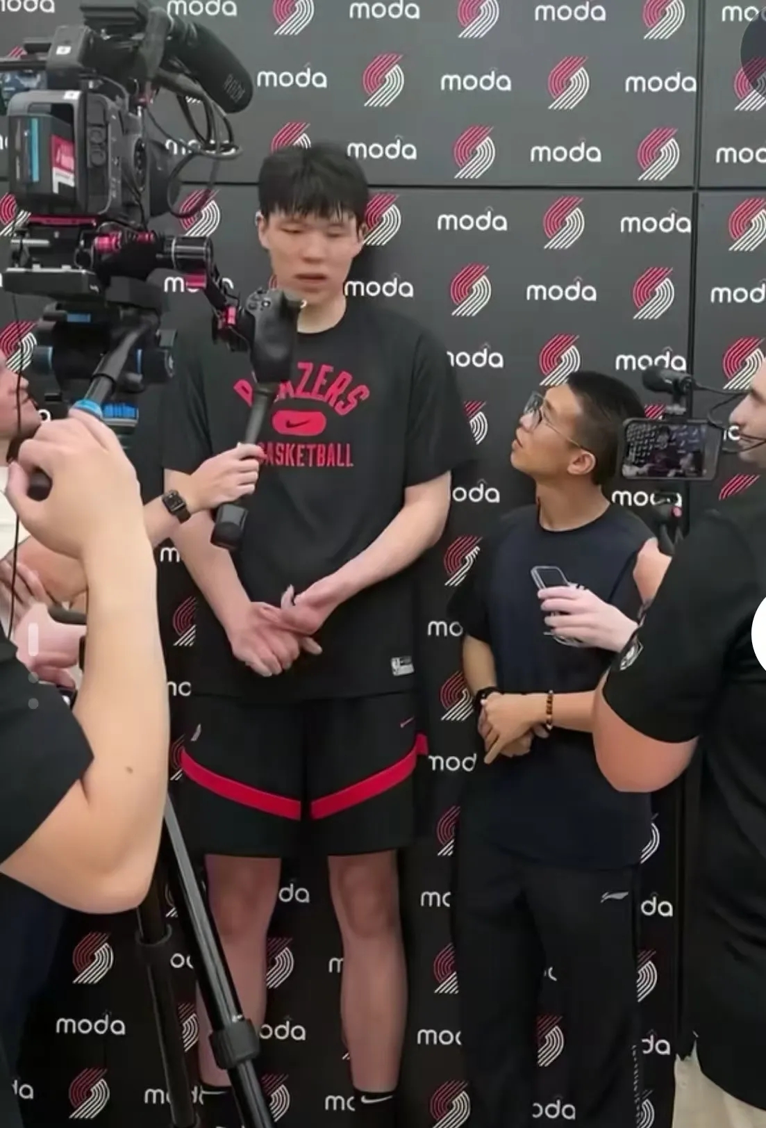 CBA常规赛倒计时，密尔沃基雄鹿窗口期主帅复盘，细节引发关注，球迷炸锅，临场指挥获称赞的简单介绍