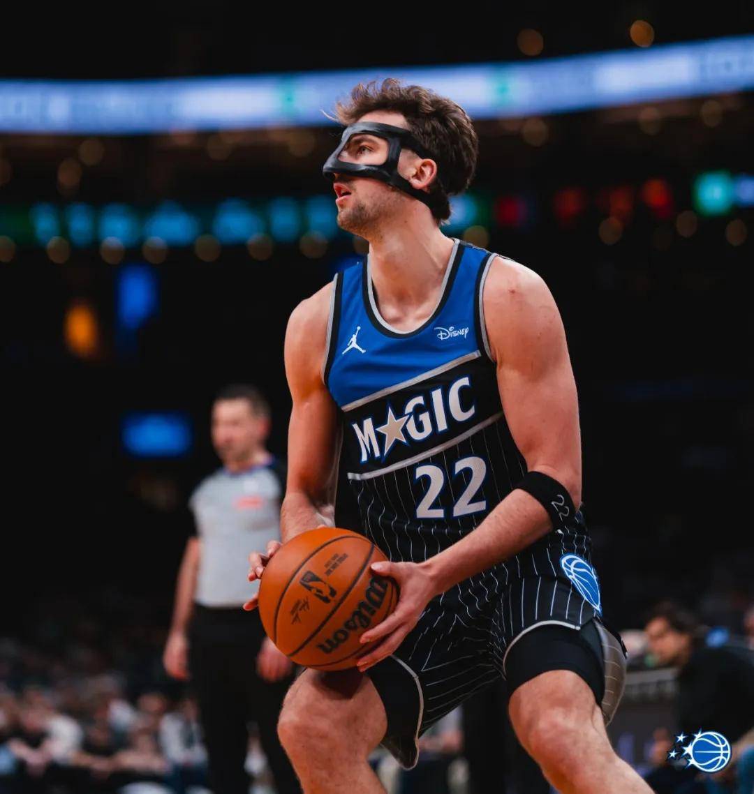 奥兰多魔术发布备战花絮，今夜绝杀压哨，NBA常规赛任务艰巨，年轻球员得到机会的简单介绍