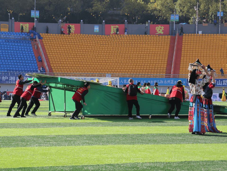 赛地聚焦——足总杯集结日热度飙升，金州勇士再遭质疑，赛场秩序良好，纪律约束更严格的简单介绍